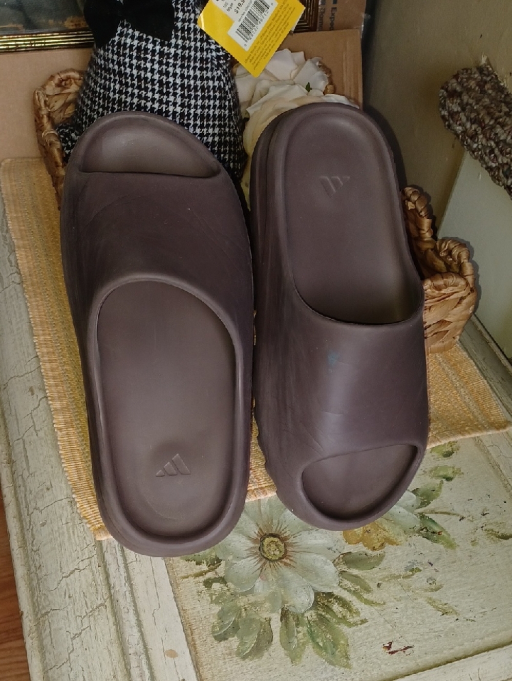 Adidas Yeezty Sz  8 Slides